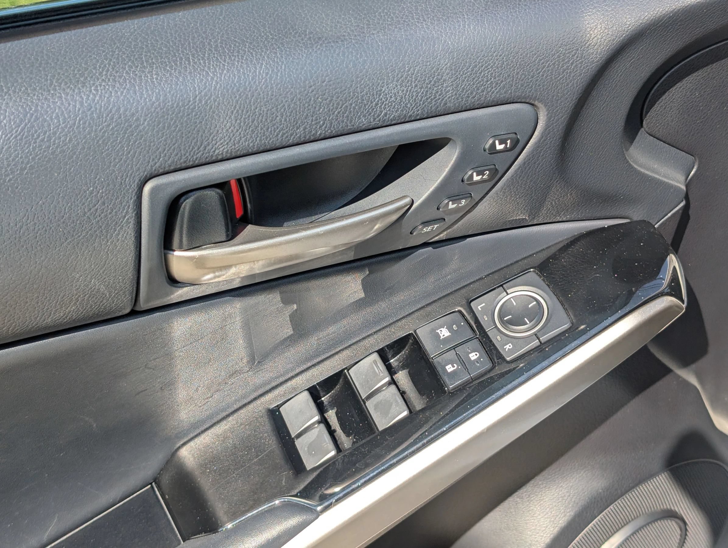 Used 2018 Lexus IS 300 w/ Comfort Package RWD image 15