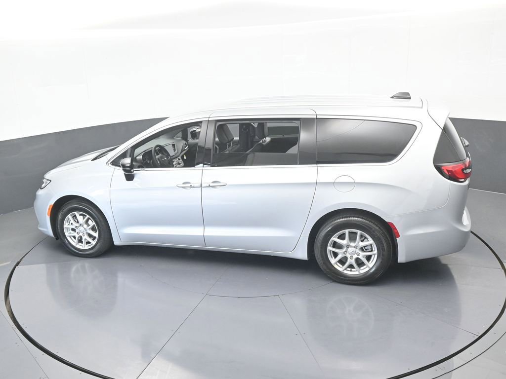 New 2026 Chrysler Pacifica Select image 46