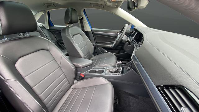 Used 2023 Volkswagen Jetta SE w/ Panoramic Sunroof Package FWD image 24