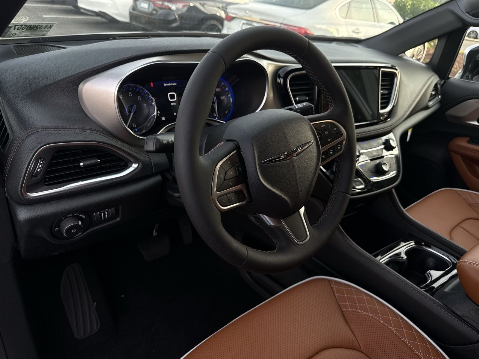 Used 2026 Chrysler Pacifica Pinnacle FWD image 16