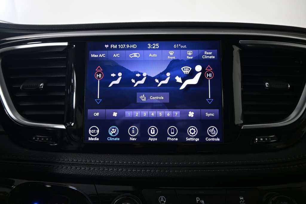 Used 2020 Chrysler Pacifica Limited image 30