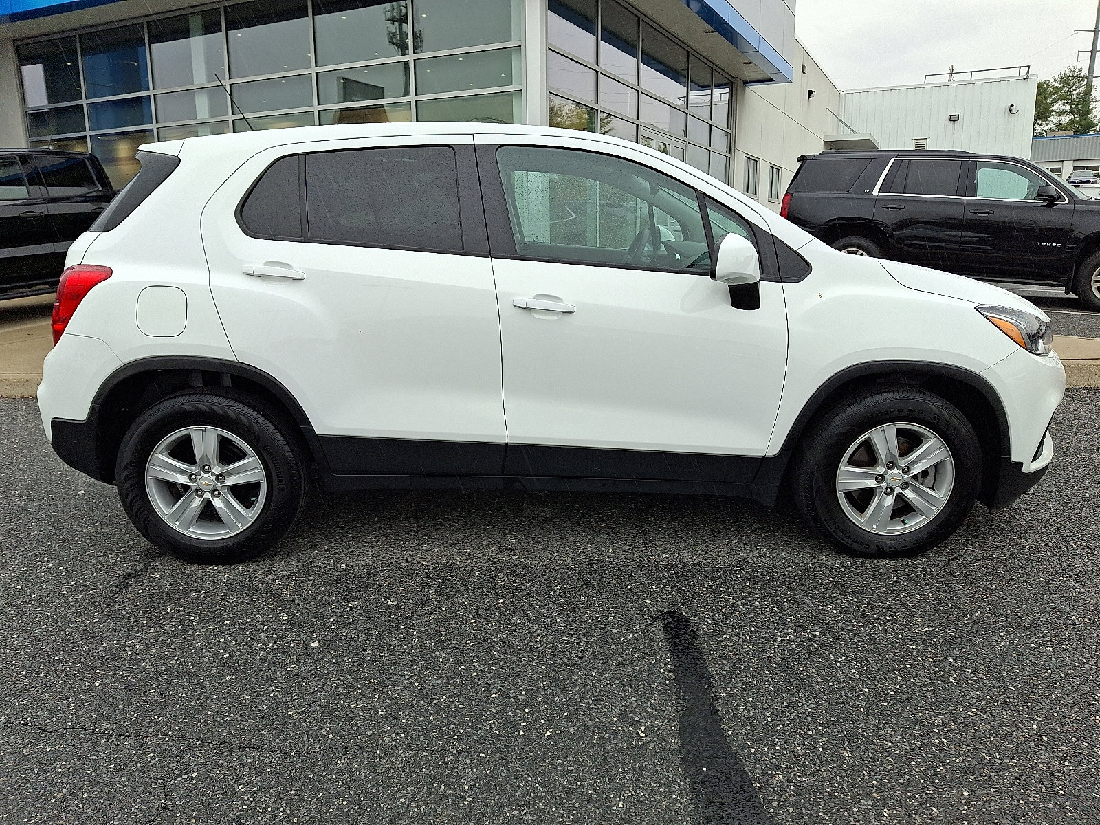 Certified 2022 Chevrolet Trax LS w/ Tint and Cruise Package image 8