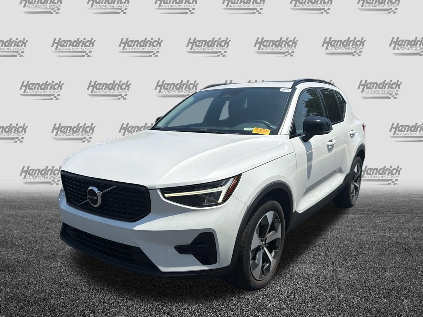 Used 2024 Volvo XC40 B5 Core AWD/4WD image 6