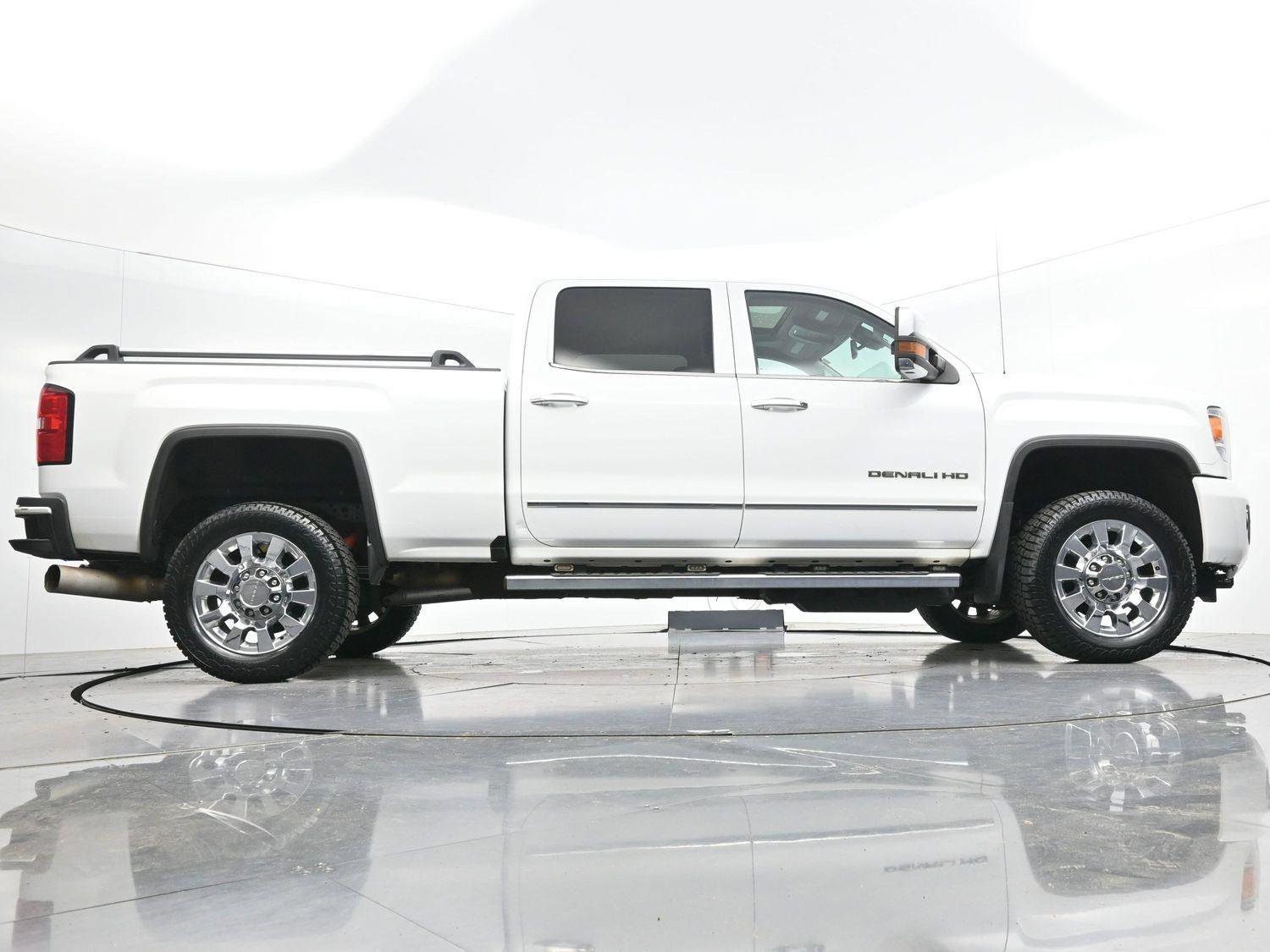 Used 2019 GMC Sierra 2500 Denali w/ Duramax Plus Package AWD/4WD image 50