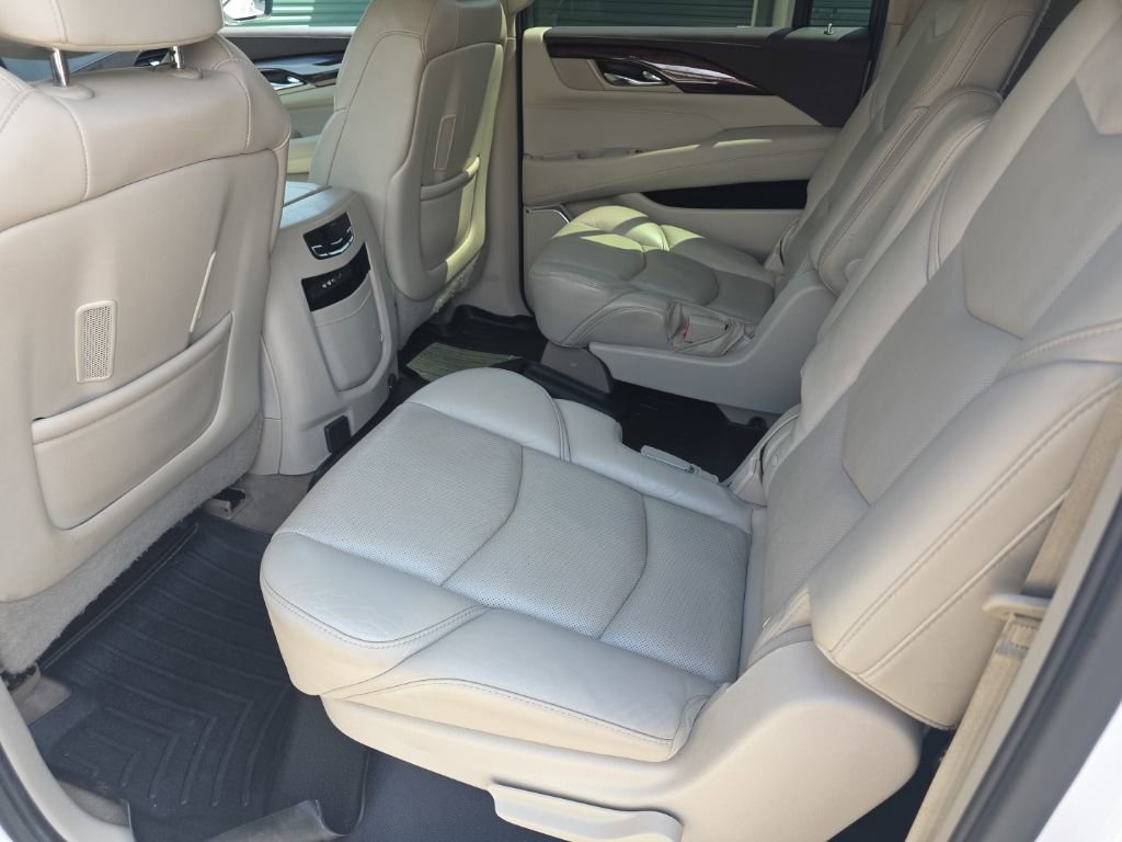 Used 2016 Cadillac Escalade ESV Luxury image 15