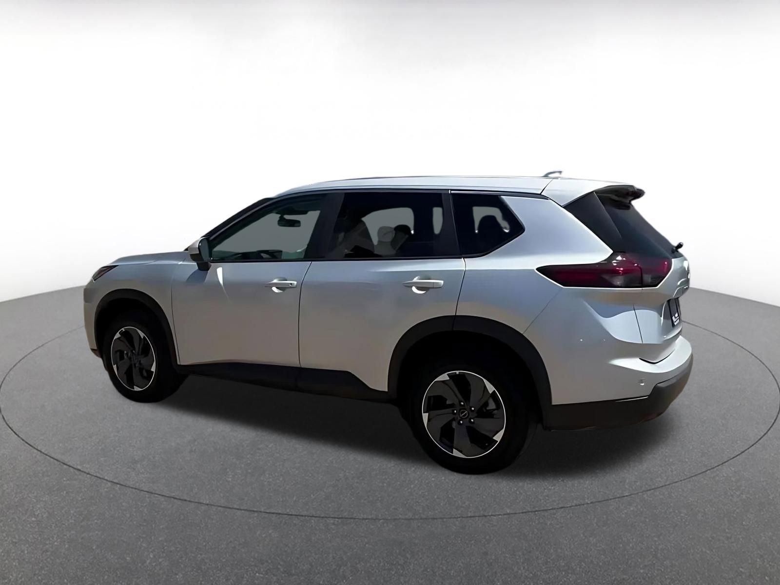 Used 2025 Nissan Rogue SV FWD image 10