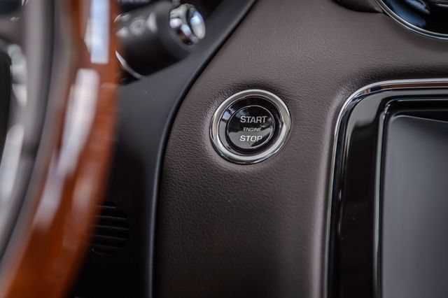 Used 2016 Jaguar XJ R-Sport RWD image 40