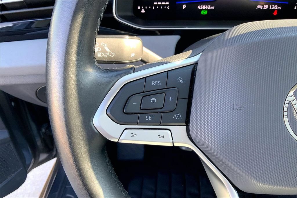 Certified 2025 Volkswagen Jetta SE FWD image 18