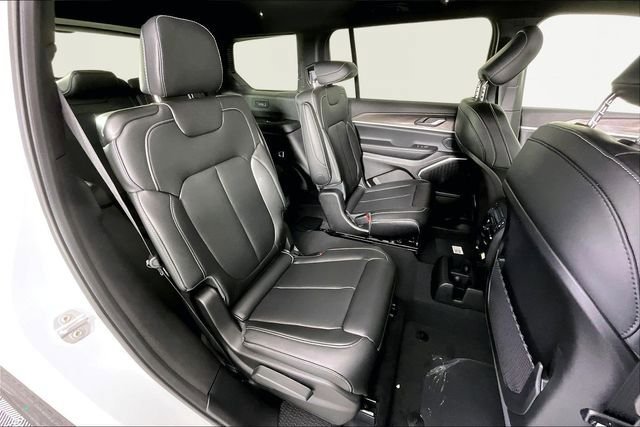 New 2026 Jeep Grand Cherokee L Limited w/ Luxury Tech Group II AWD/4WD image 11