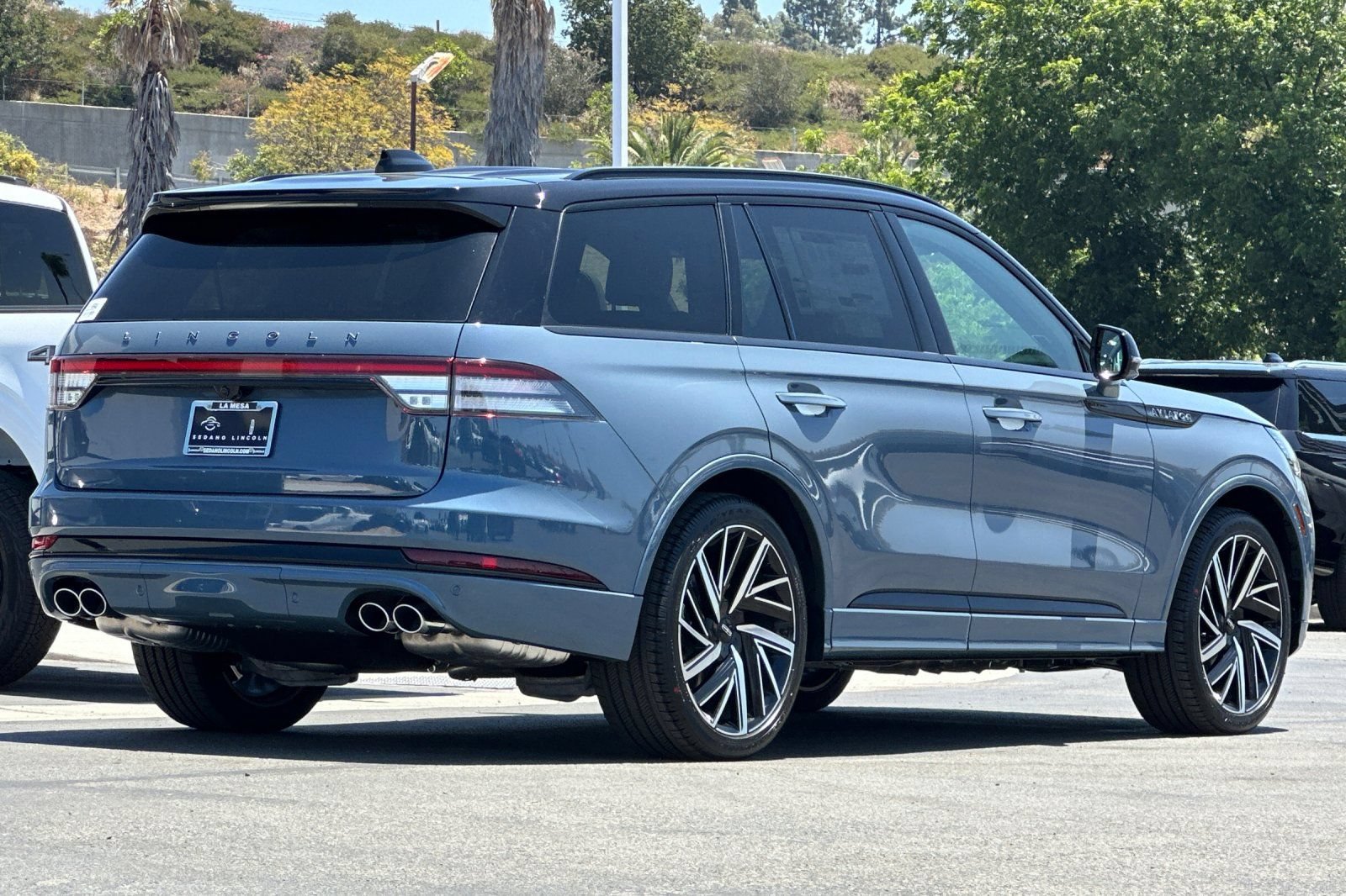 New 2026 Lincoln Aviator Black Label w/ Black Label Special Edition AWD/4WD image 3