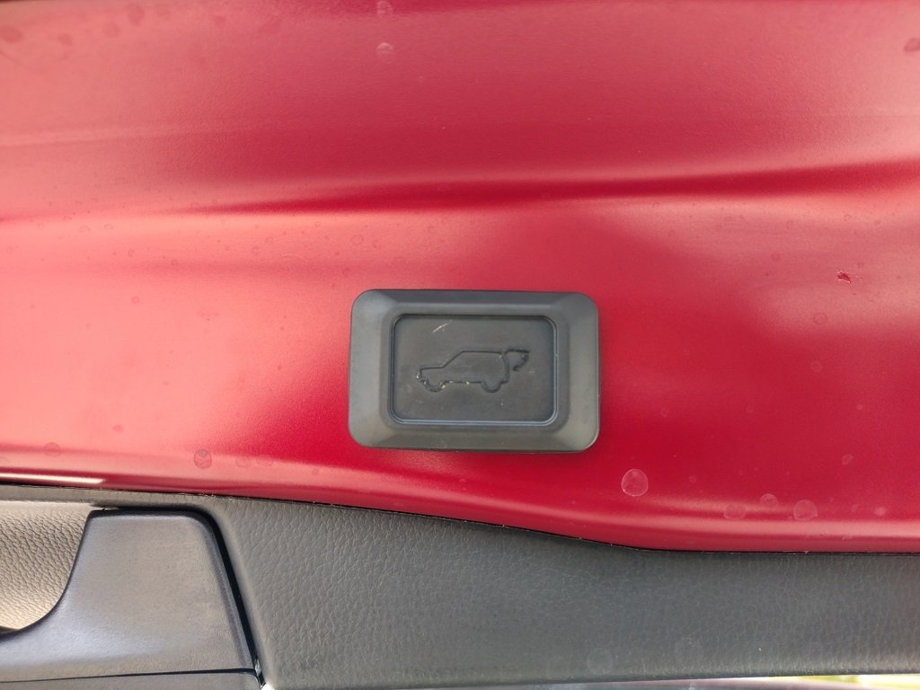 Used 2025 Toyota RAV4 XLE Premium image 23