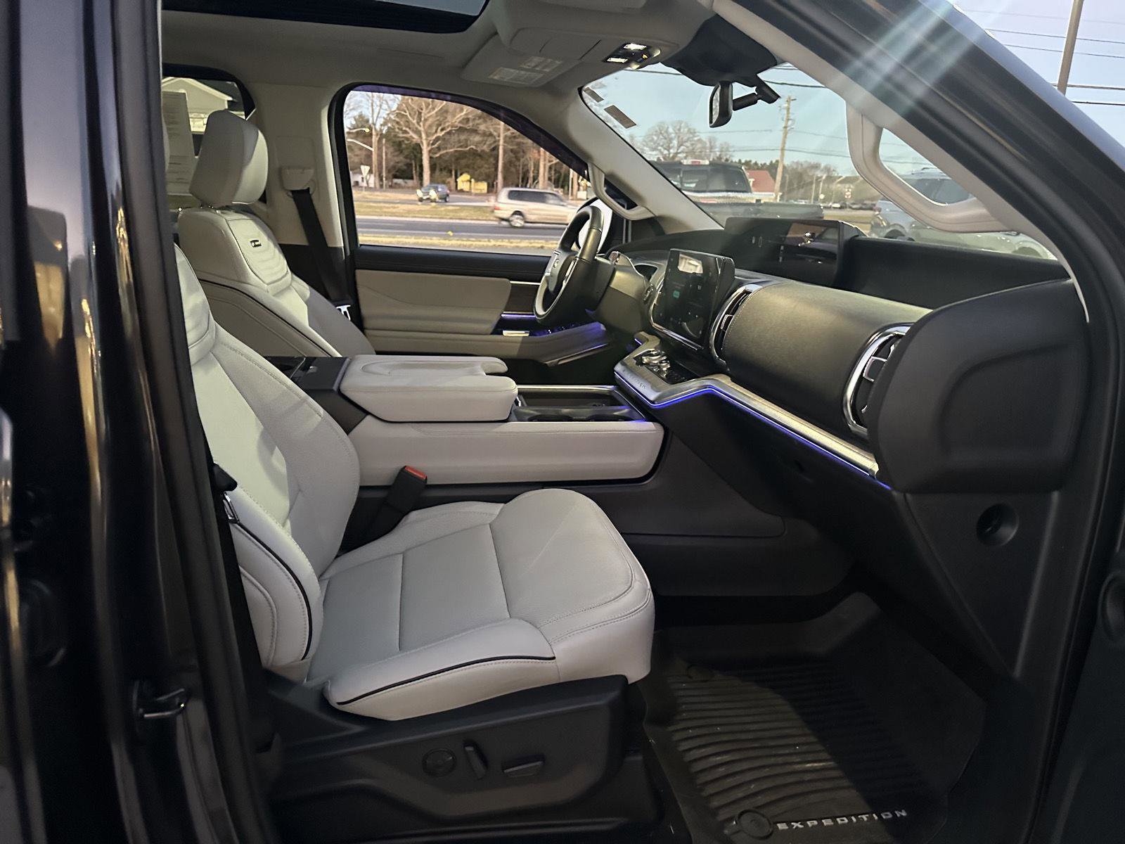 Used 2025 Ford Expedition Max Platinum w/ Platinum Ultimate Package image 19