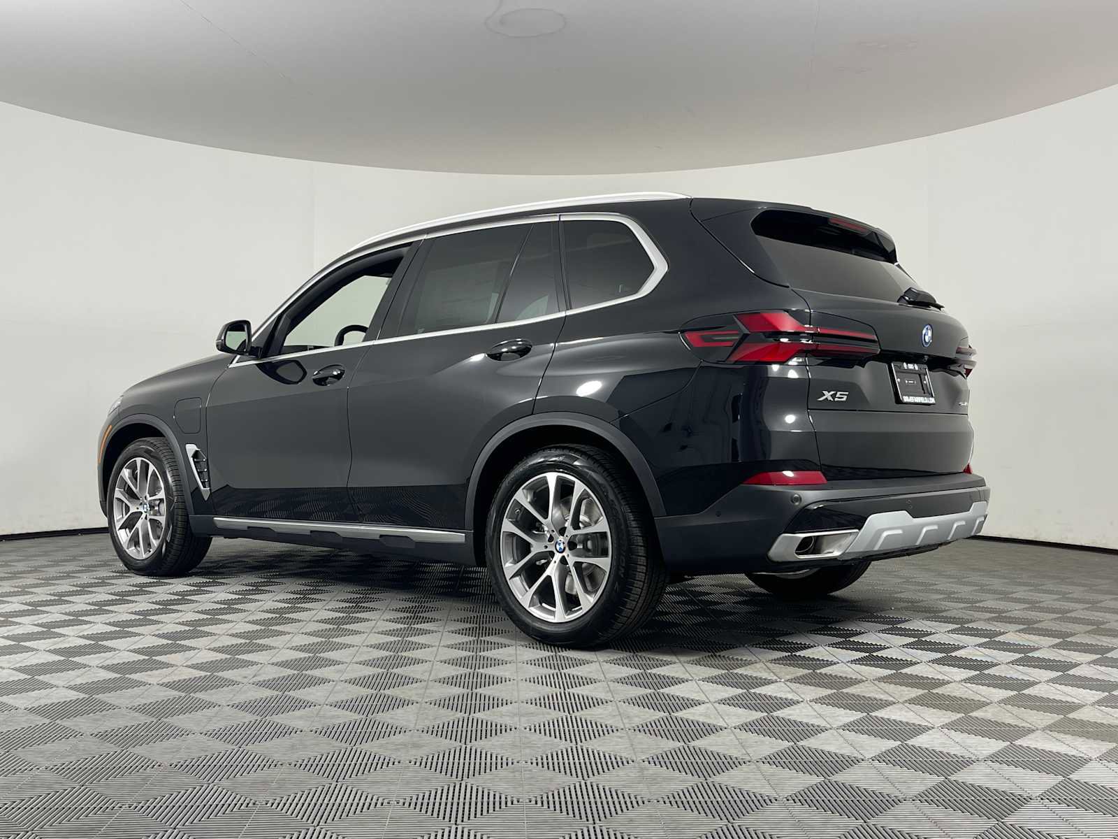 New 2026 BMW X5 xDrive50e image 6