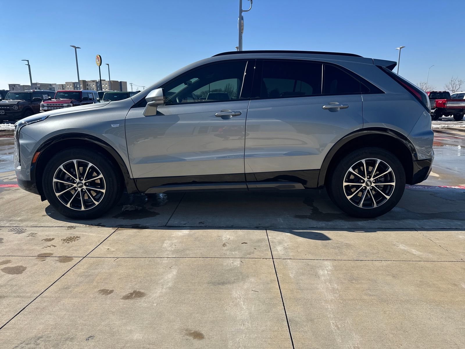 Used 2024 Cadillac XT4 Sport image 2