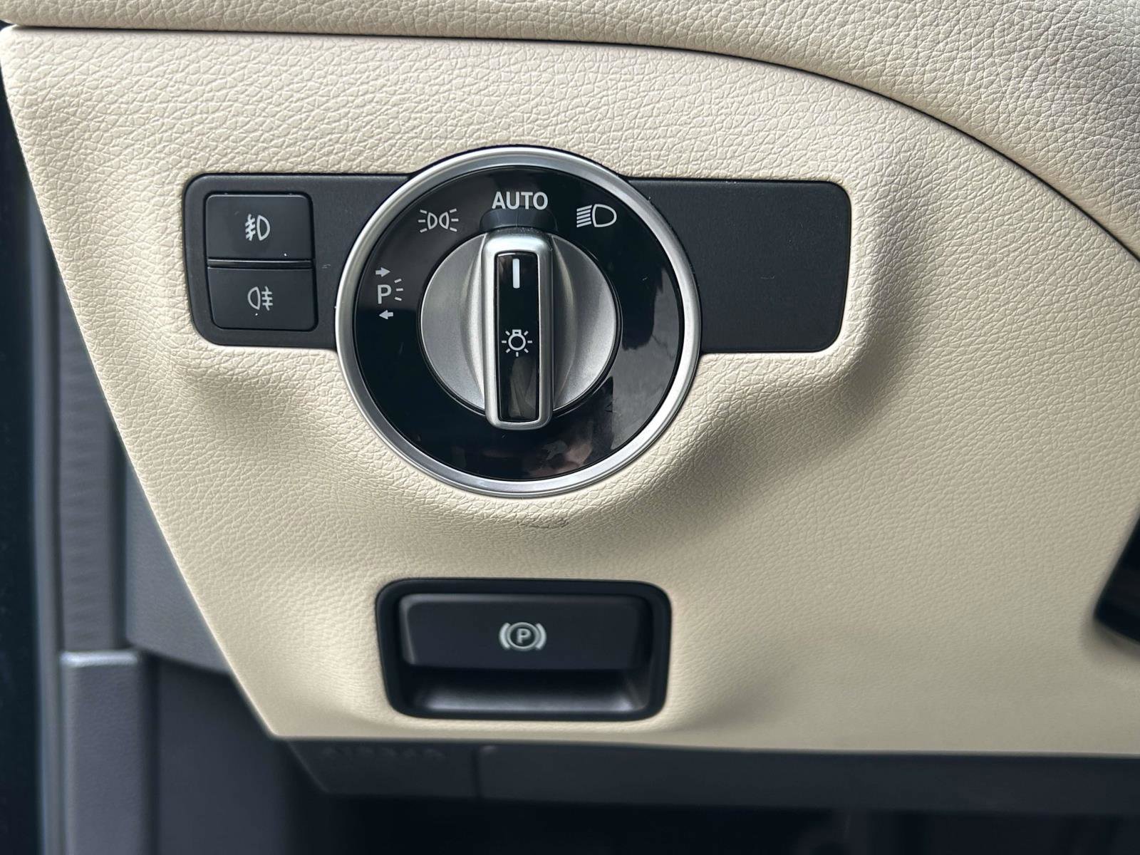 Used 2015 Mercedes-Benz GLA 250 4MATIC image 21