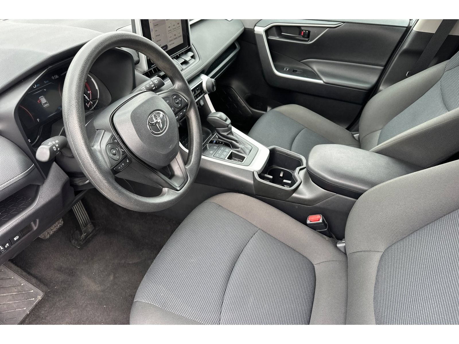 Used 2025 Toyota RAV4 LE AWD/4WD image 10