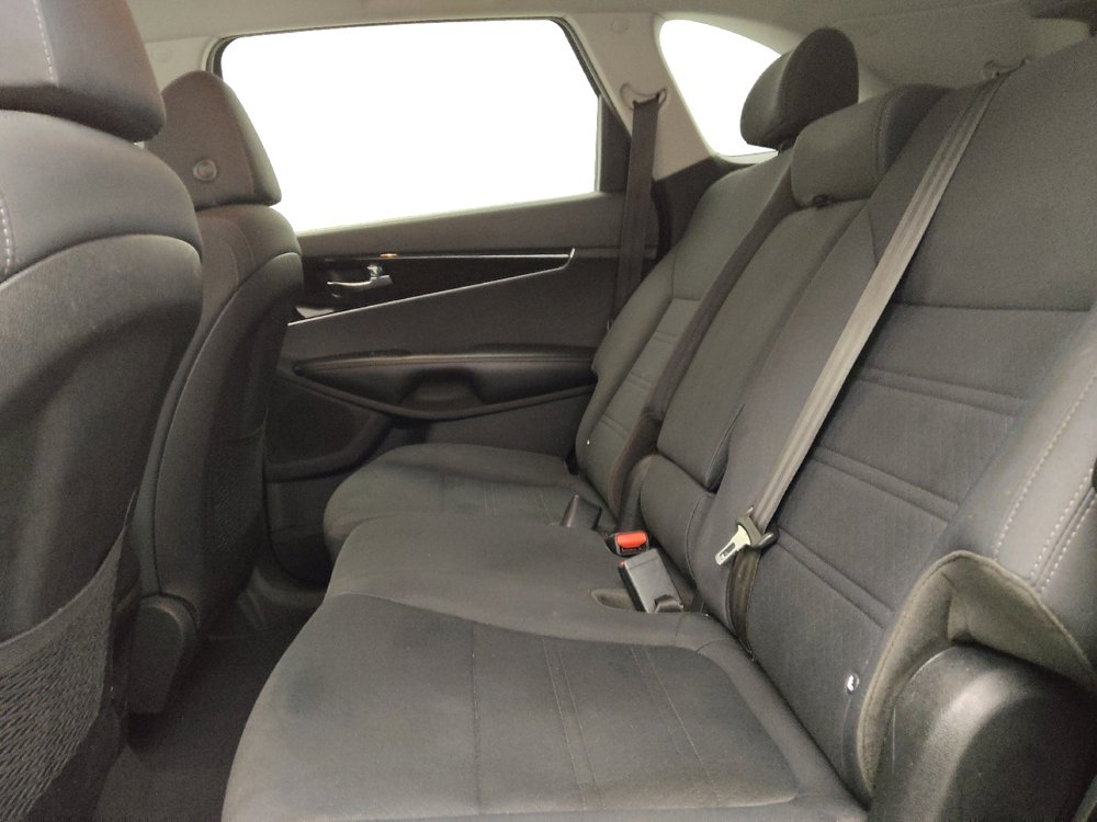 Used 2020 Kia Sorento LX image 18