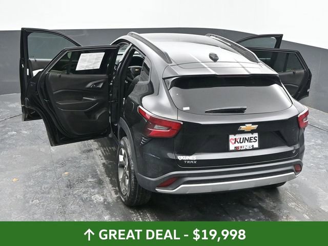 Used 2025 Chevrolet Trax LT image 64