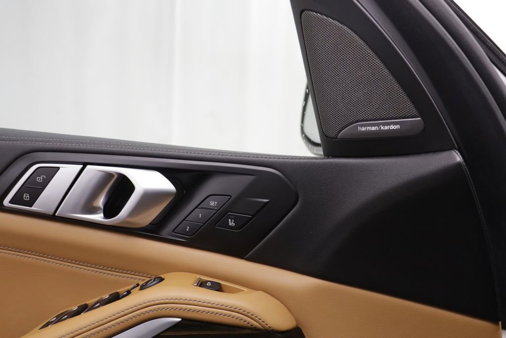 Certified 2024 BMW X5 xDrive50e w/ Premium Package image 8