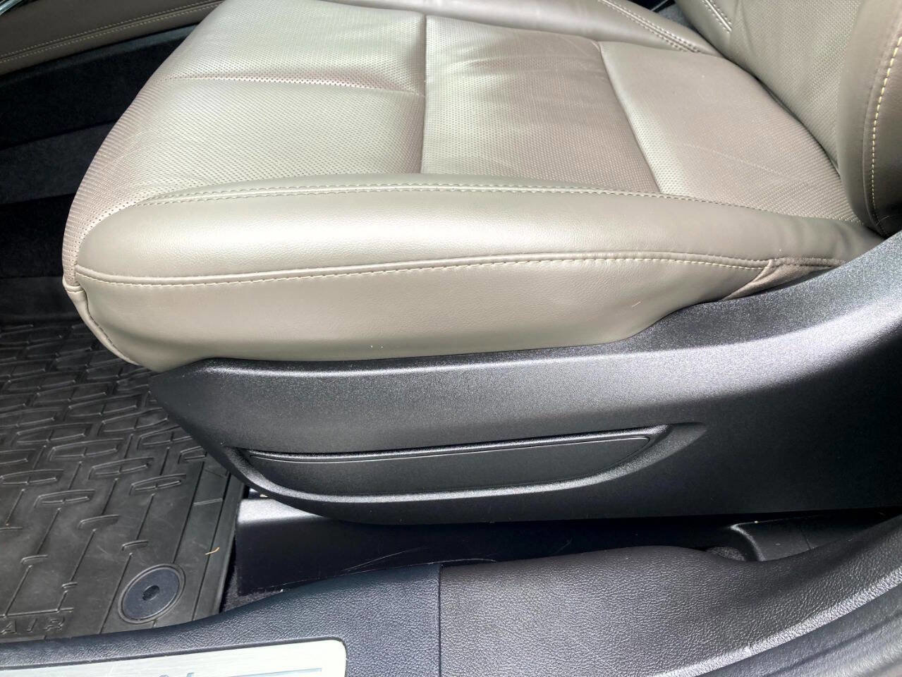 Used 2023 Lincoln Corsair Reserve image 16