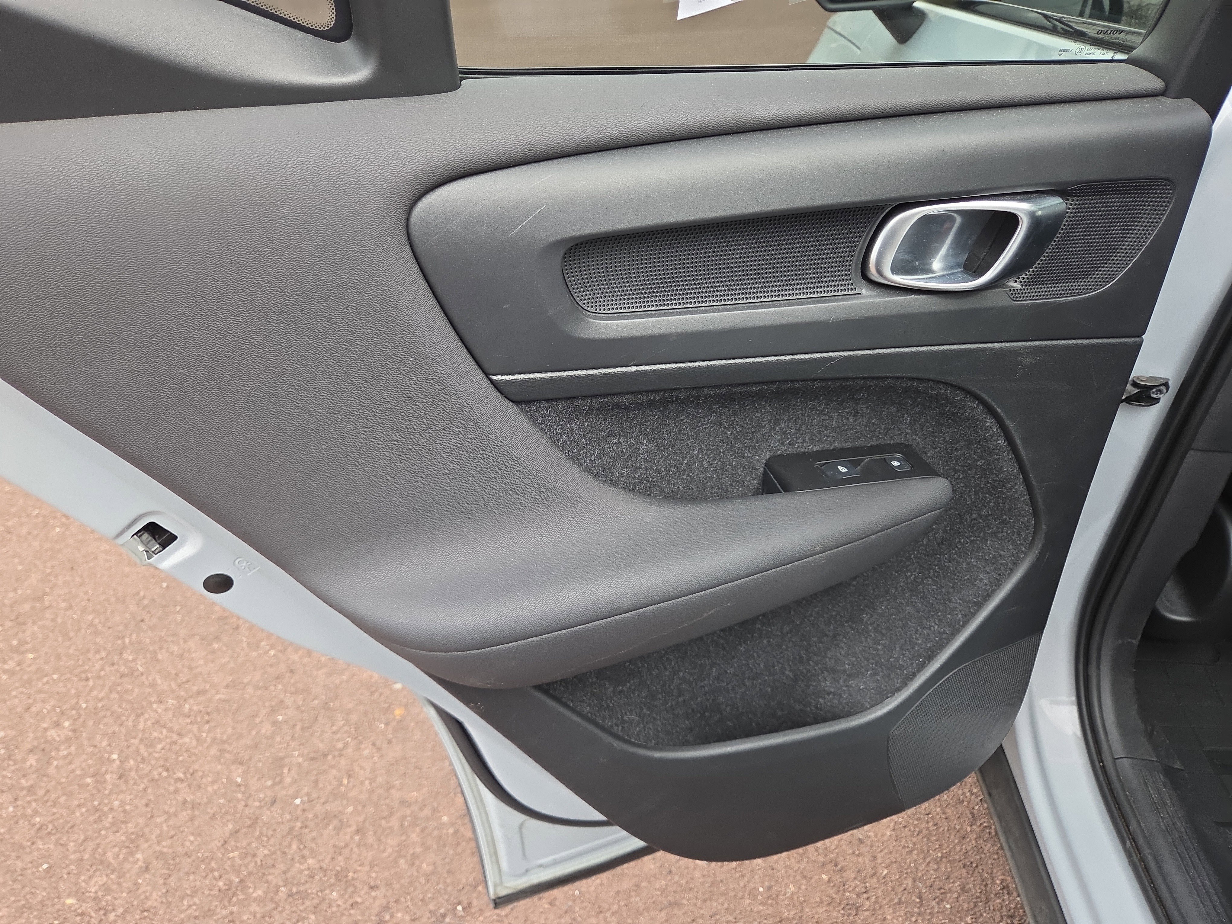 Used 2021 Volvo XC40 T5 R-Design w/ Climate Package image 21