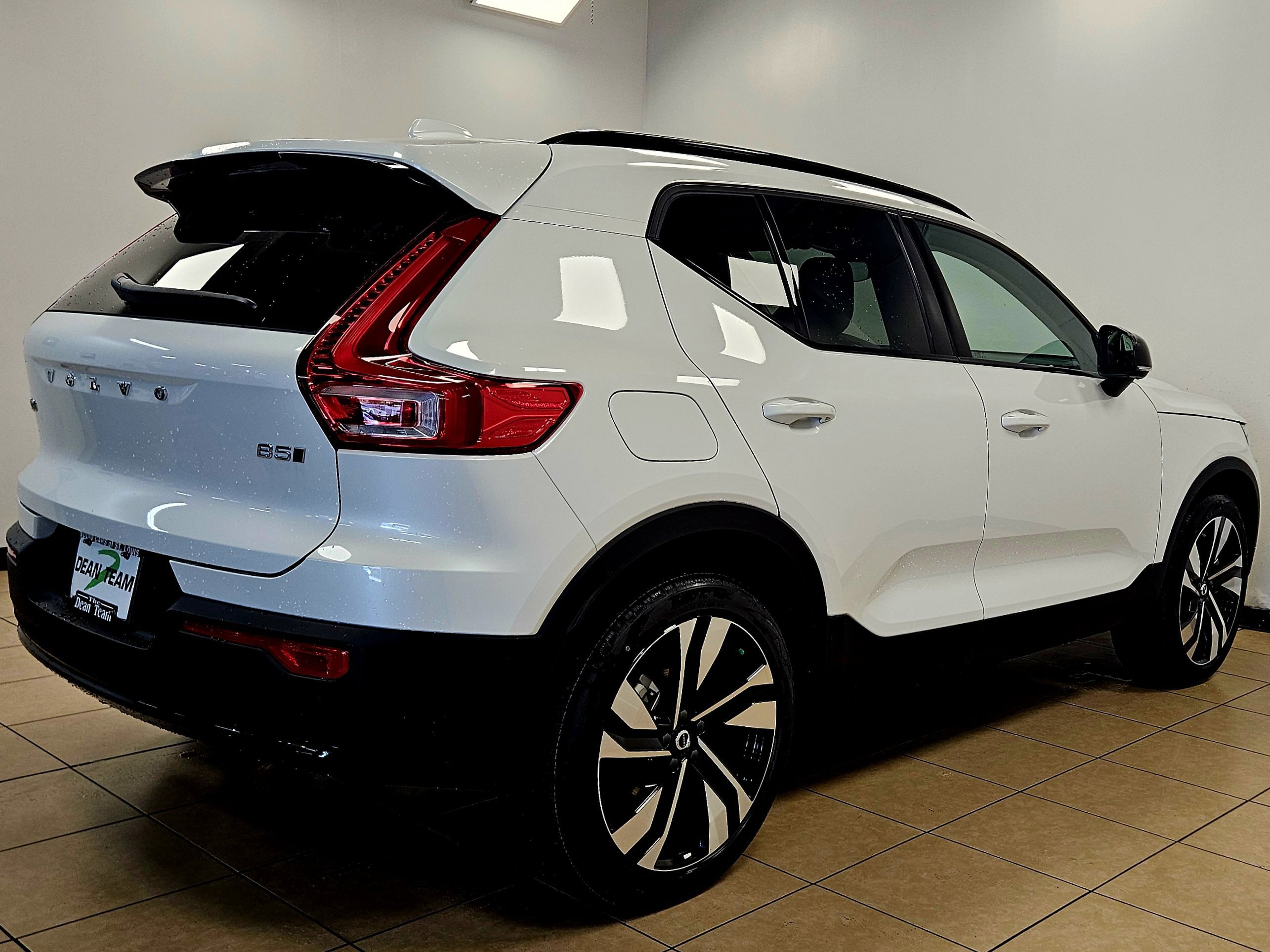 New 2026 Volvo XC40 B5 Ultra w/ Climate Package AWD/4WD image 4