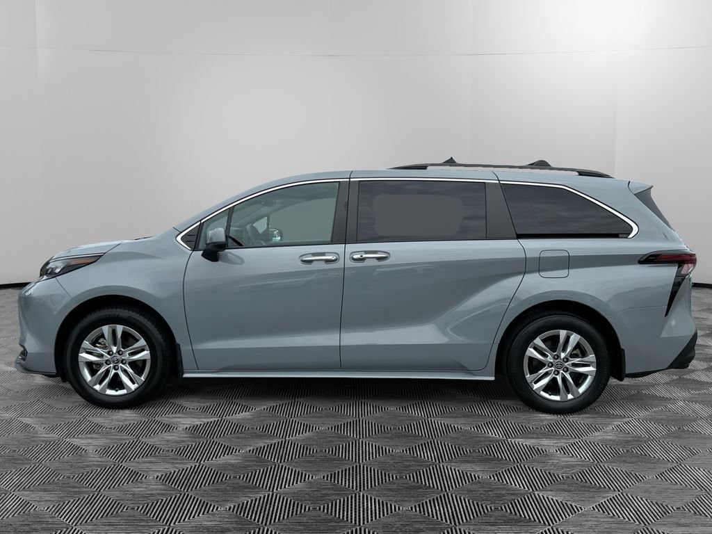 Used 2023 Toyota Sienna XLE Woodland Edition AWD/4WD image 2