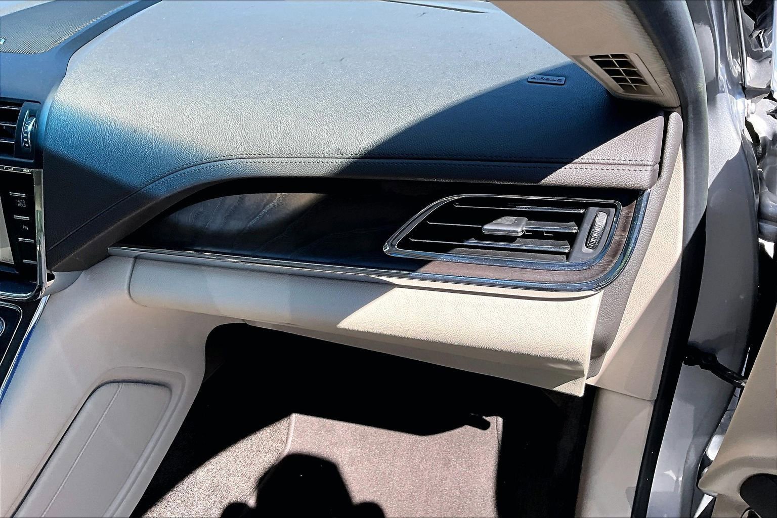 Used 2017 Lincoln Continental Reserve FWD image 26