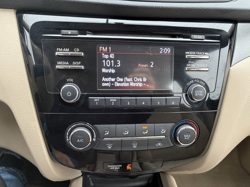 Used 2015 Nissan Rogue S image 10