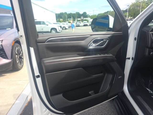 Used 2023 Chevrolet Tahoe RST w/ Luxury Package AWD/4WD image 15
