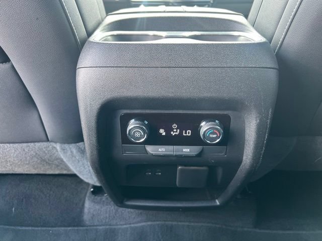 Used 2024 Chevrolet Traverse Z71 AWD/4WD image 21