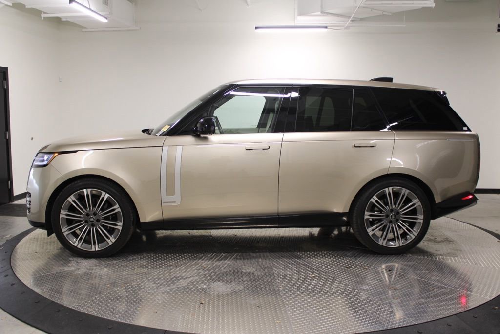 Used 2023 Land Rover Range Rover Autobiography image 2