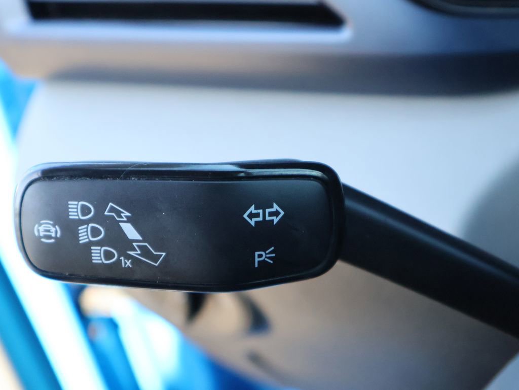 Certified 2023 Volkswagen Taos SE FWD image 35