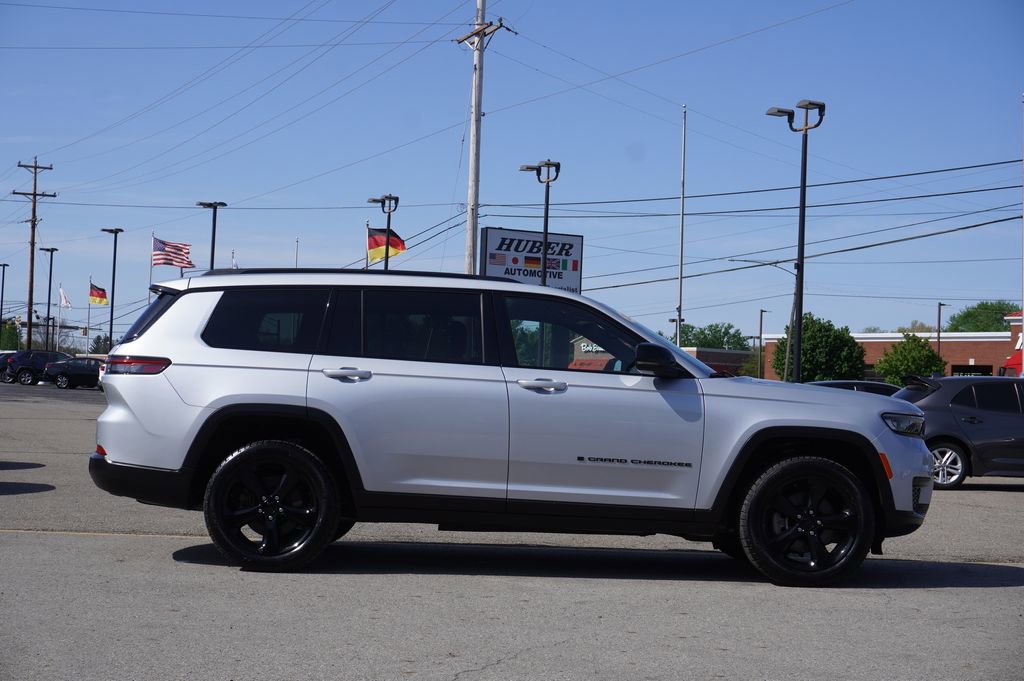 Used 2023 Jeep Grand Cherokee L Laredo AWD/4WD image 8