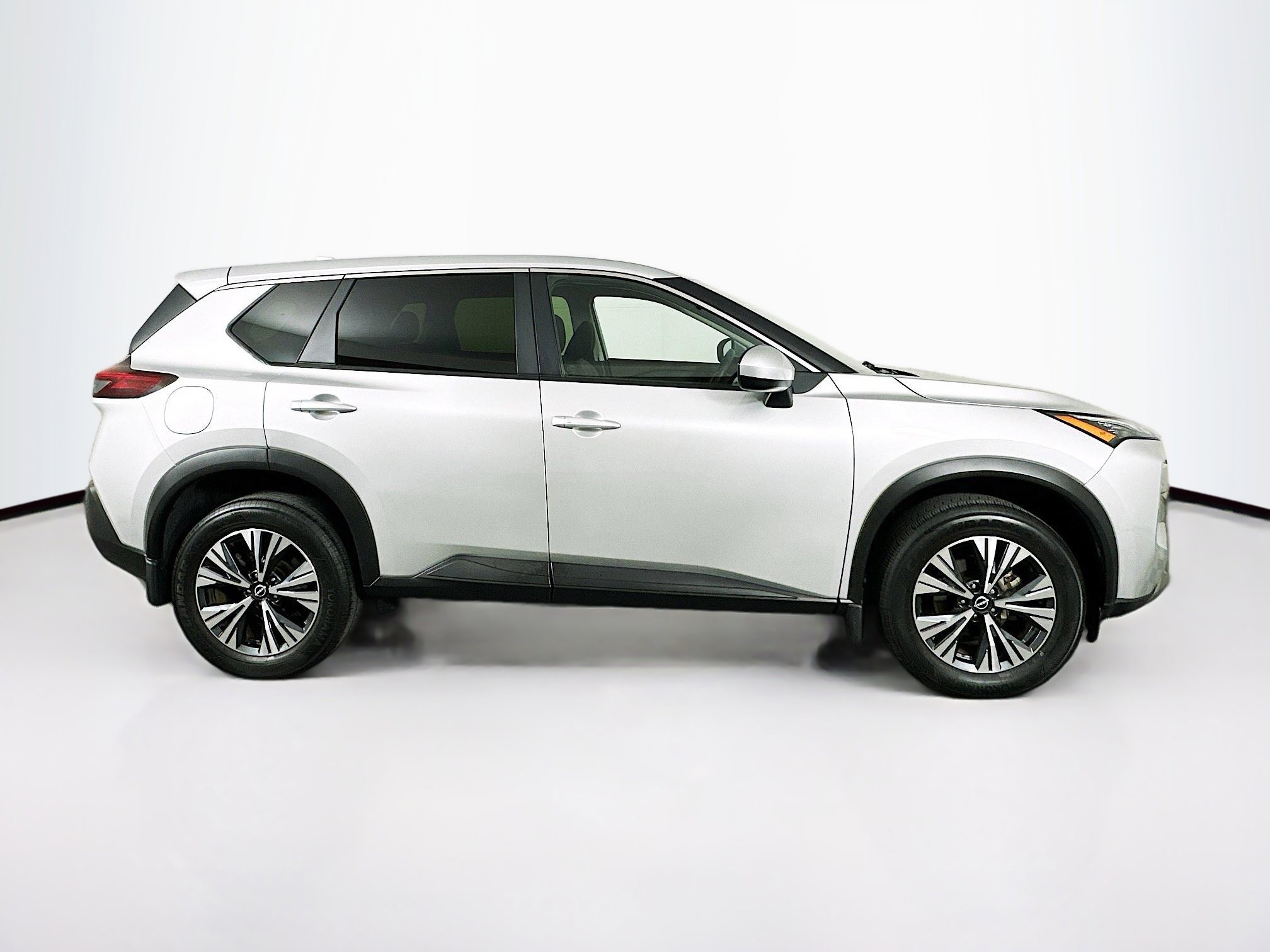 Used 2023 Nissan Rogue SV image 10