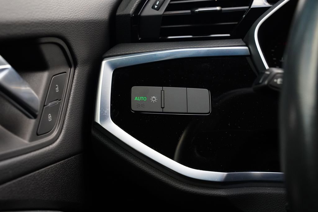 Used 2021 Audi Q3 2.0T Premium w/ Convenience Package AWD/4WD image 29