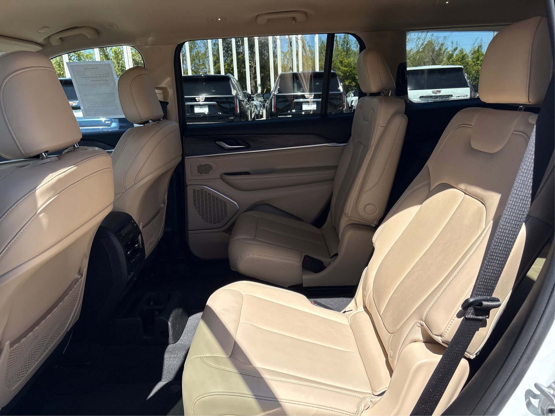 Used 2022 Jeep Grand Cherokee L Limited image 10