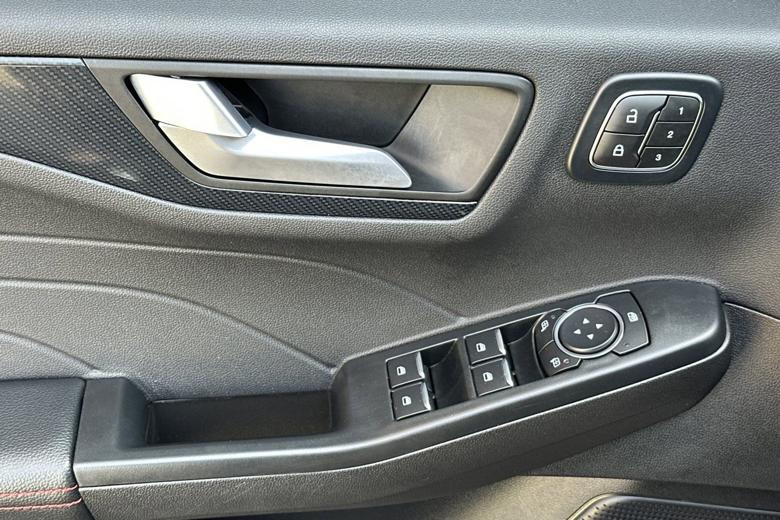 Used 2025 Ford Escape ST-Line Elite w/ Premium Technology Package image 14