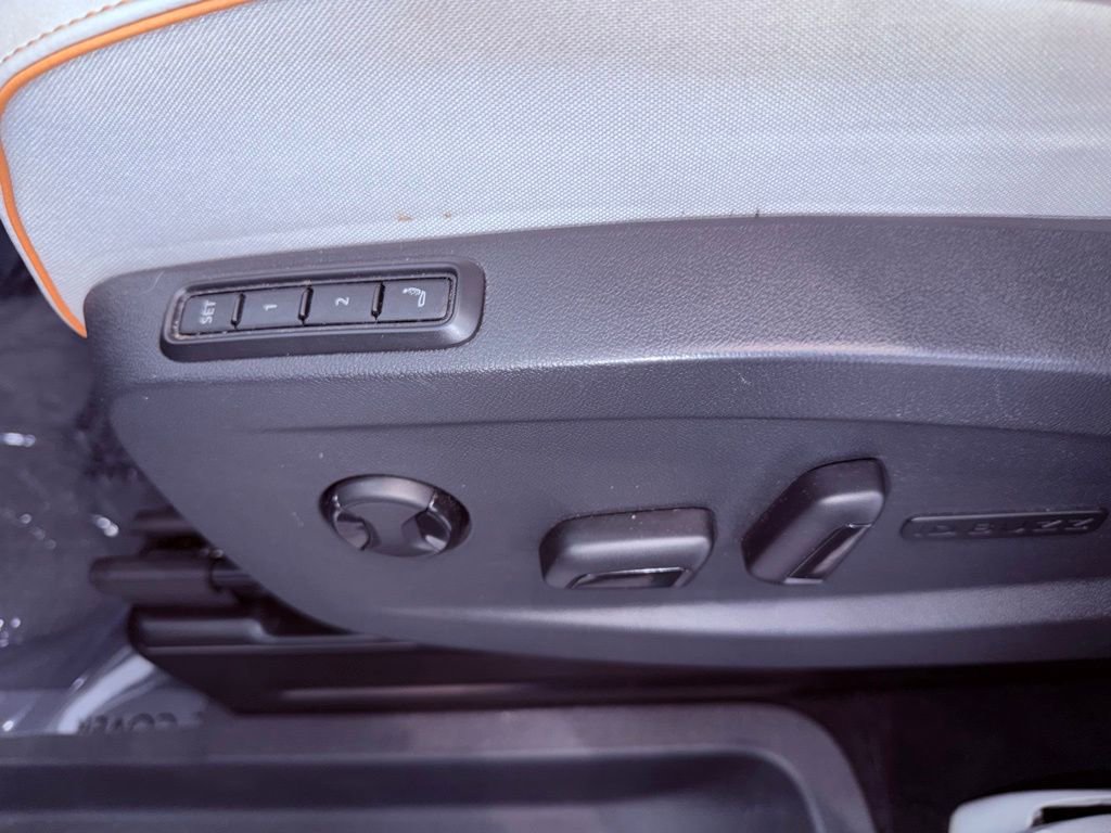 Used 2025 Volkswagen ID. Buzz 1st Edition image 22