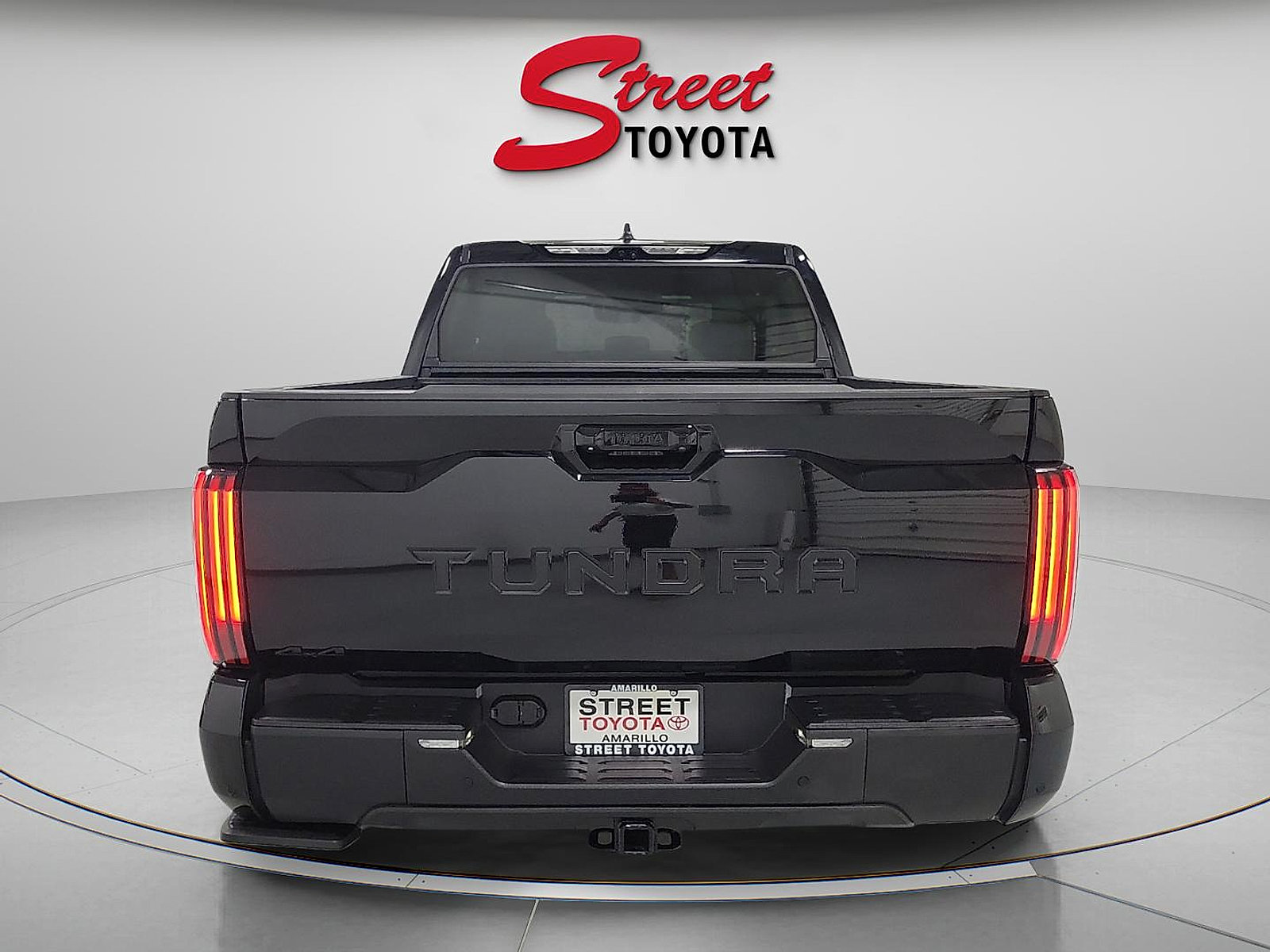 Certified 2025 Toyota Tundra Limited AWD/4WD image 3