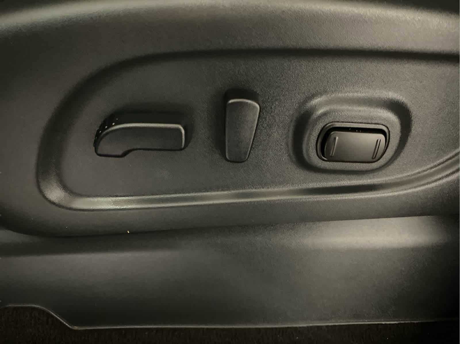 Used 2024 Nissan Titan SV w/ SV Convenience Package image 12