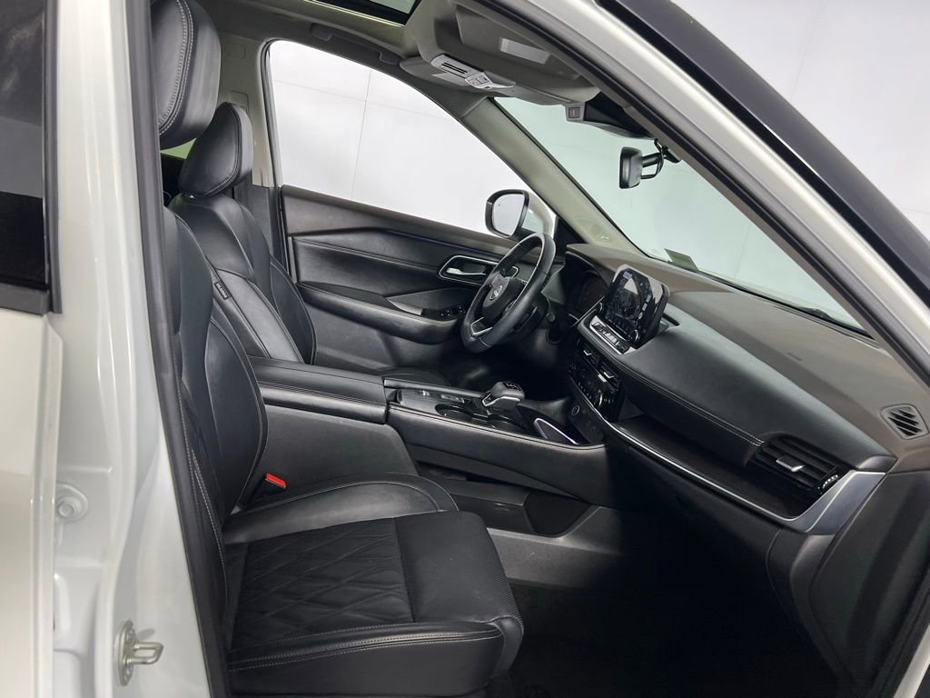 Used 2023 Nissan Rogue Platinum image 35
