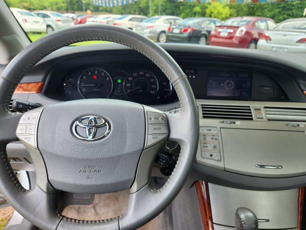 Used 2005 Toyota Avalon Limited FWD image 12