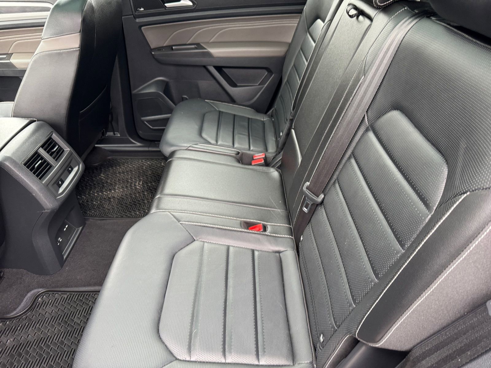 Used 2022 Volkswagen Atlas Cross Sport SEL Premium R-Line AWD/4WD image 15