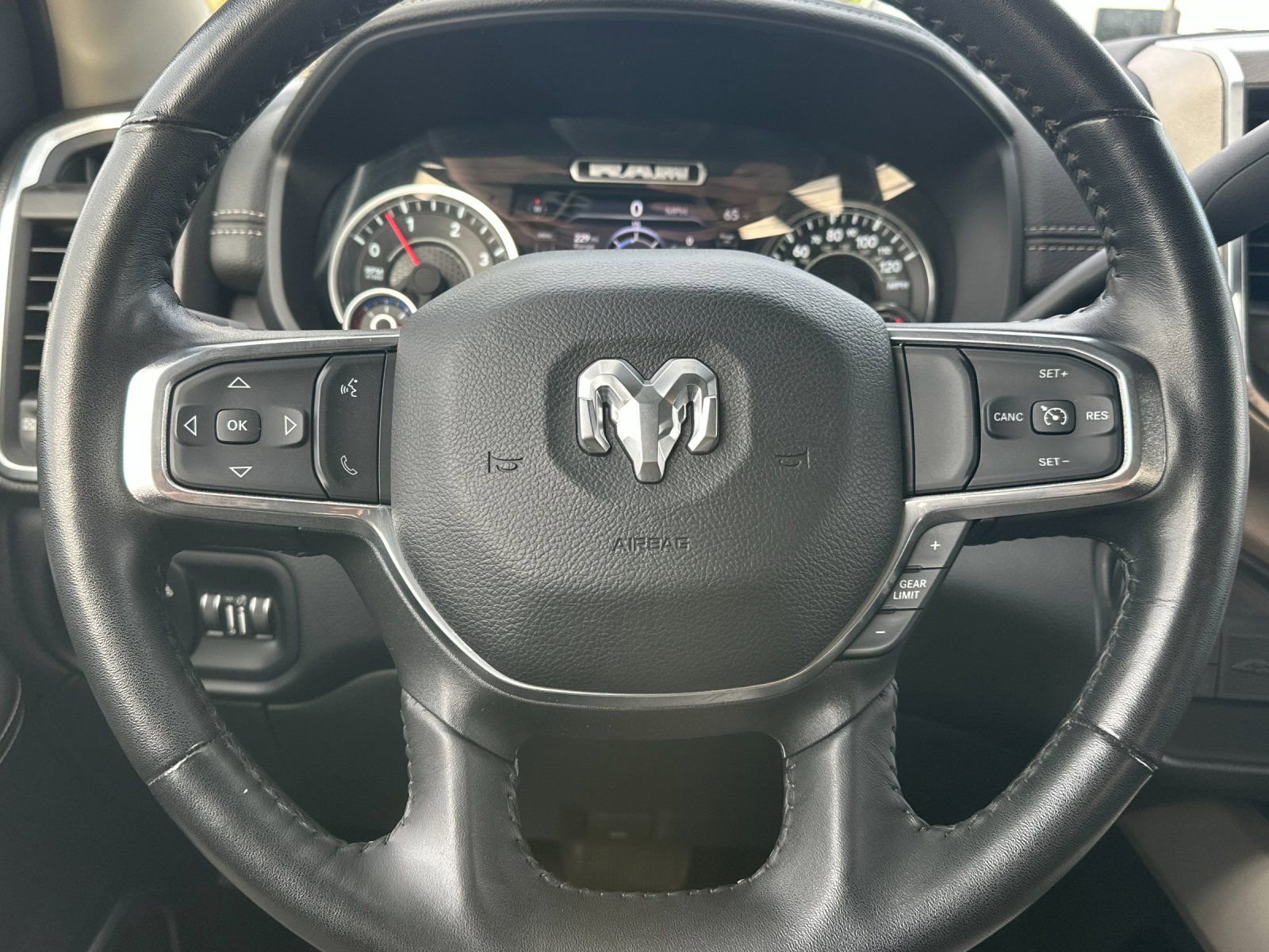Used 2024 RAM 2500 Laramie AWD/4WD image 23