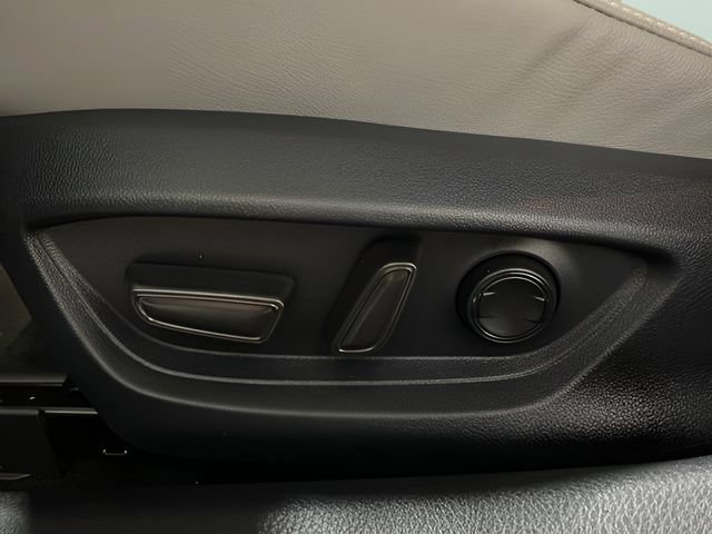 Used 2025 Toyota Camry SE w/ Convenience Package AWD/4WD image 12