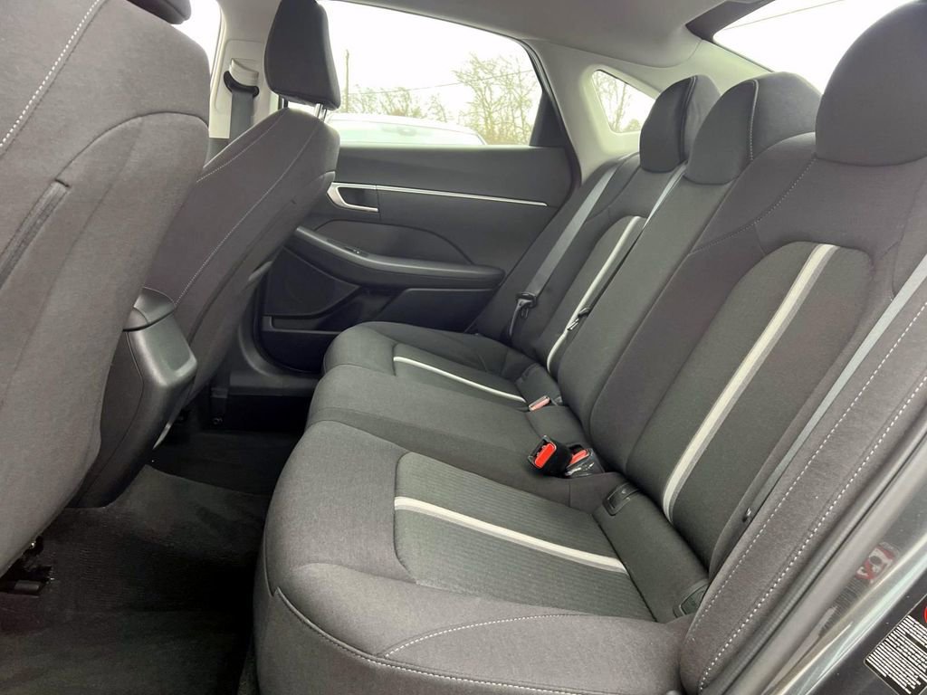 Certified 2022 Hyundai Sonata SE w/ Cargo Package image 12
