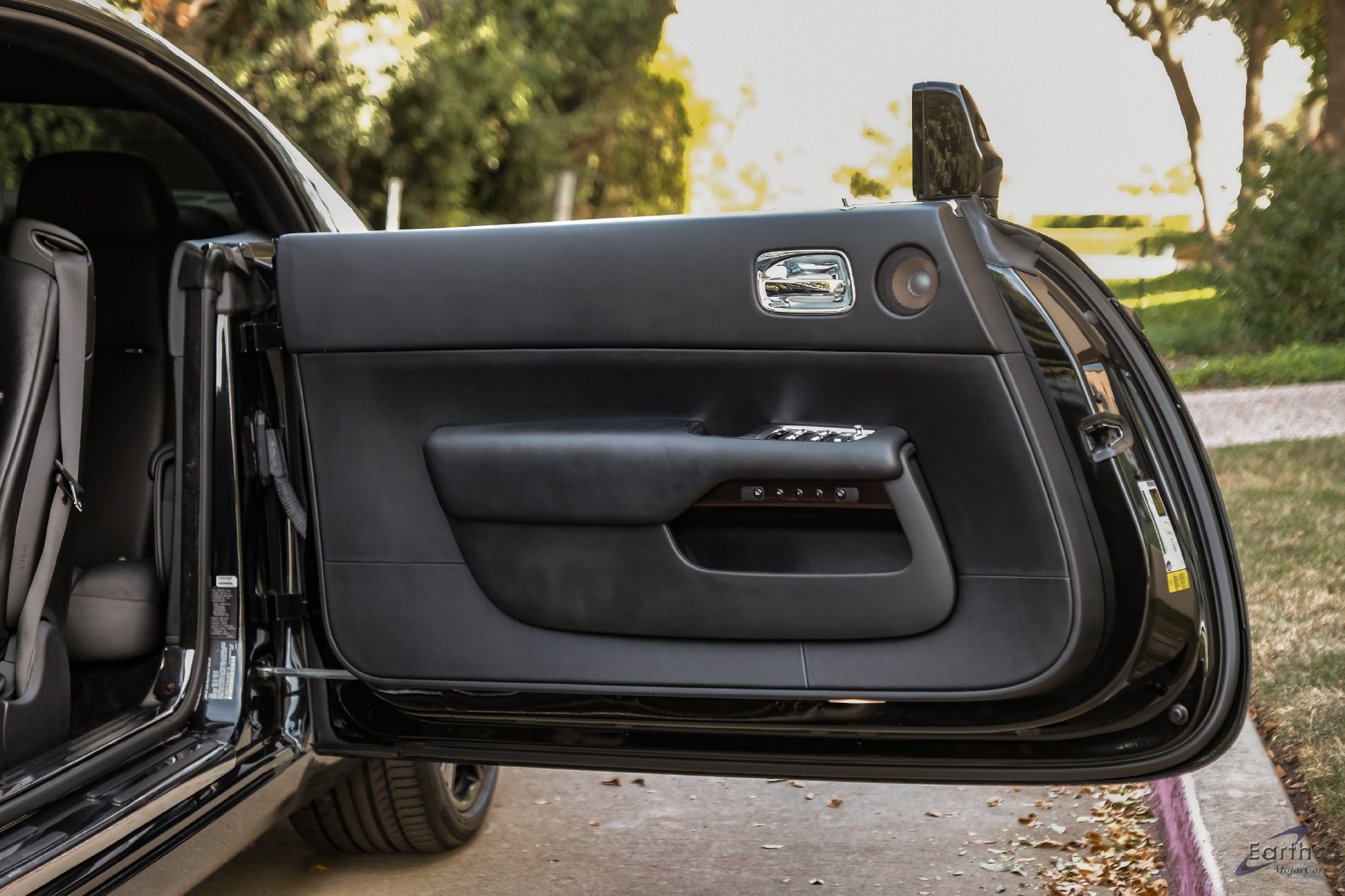 Used 2016 Rolls-Royce Wraith RWD image 89