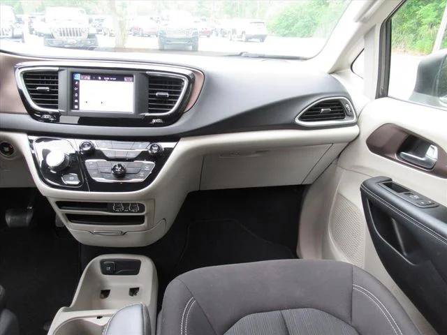 Certified 2023 Chrysler Voyager LX FWD image 14