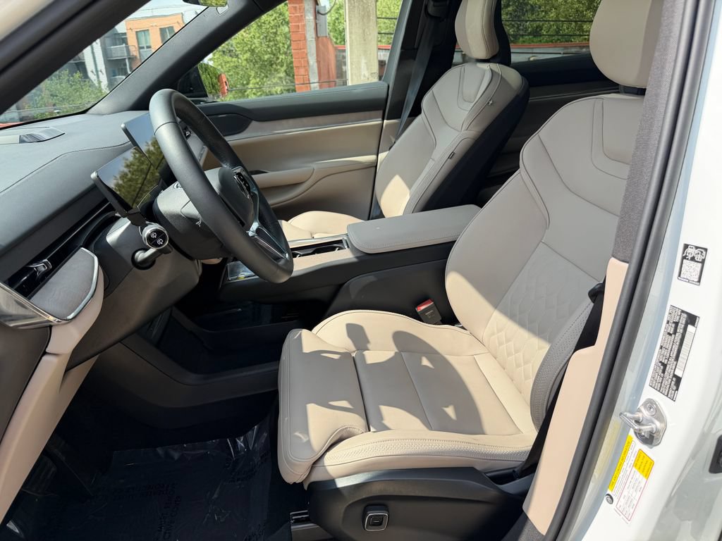 Certified 2025 Volvo EX90 Plus AWD/4WD image 11